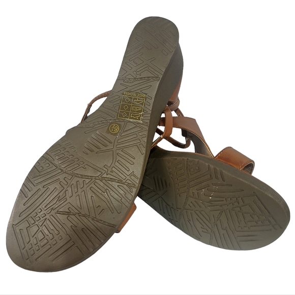 Journee Collection Trayle Sandal Wedge Brown 6.5 WIDE - Picture 11 of 11